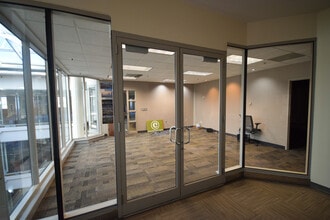 500 President Clinton Ave, Little Rock, AR for lease Interior Photo- Image 1 of 12