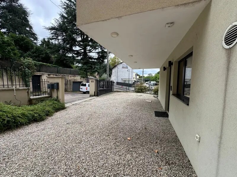 Flex in Tassin-la-Demi-Lune for sale Building Photo- Image 1 of 14