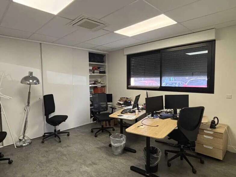 Office in Bordeaux for sale - Interior Photo - Image 2 of 8