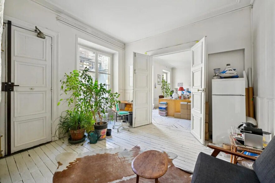 Office in Paris for lease - Building Photo - Image 3 of 10