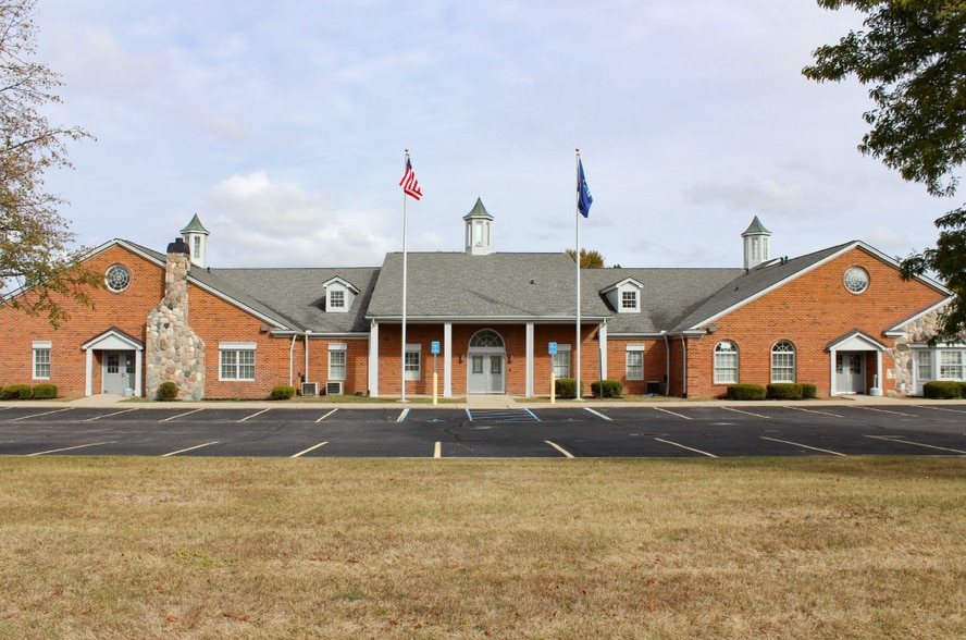 3777 Eighteen Mile Rd, Sterling Heights, MI for lease - Primary Photo - Image 1 of 6