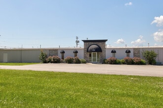 502 Wilmont Dr, Mount Sterling, KY for lease Interior Photo- Image 1 of 11