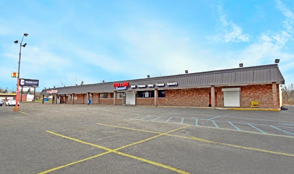 1357-1377 W Coldwater Rd, Flint, MI for sale - Building Photo - Image 3 of 11