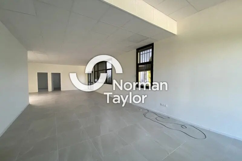 Office in Montpellier for lease - Interior Photo - Image 1 of 9