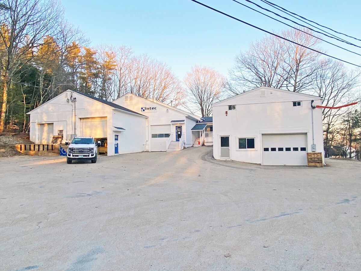 5 Sampson Rd, Rochester, NH 03867