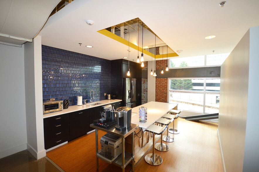 486 N Patterson Ave, Winston-Salem, NC for lease - Interior Photo - Image 2 of 8