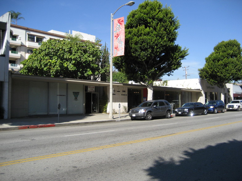 221-225 N Robertson Blvd, Beverly Hills, CA for lease - Building Photo - Image 1 of 5