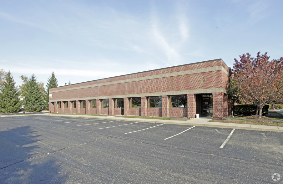 40028 Grand River Ave, Novi, MI for lease - Primary Photo - Image 1 of 4