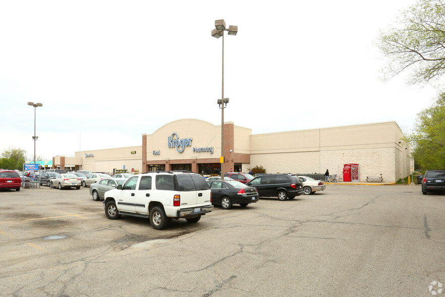 7186-7220 N Saginaw St, Mount Morris, MI for lease - Building Photo - Image 2 of 7