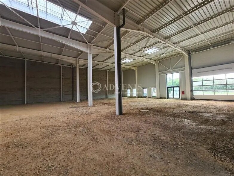 Retail in Metz for lease - Building Photo - Image 3 of 8