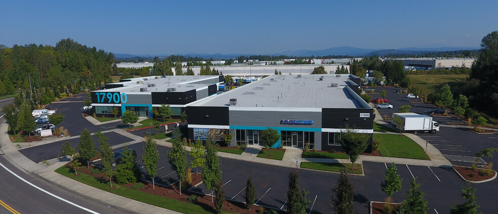 17900 NE Riverside Pkwy, Portland, OR for lease - Building Photo - Image 1 of 4