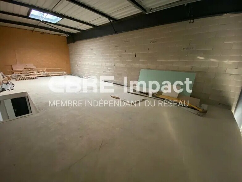 Flex in Reims for lease - Interior Photo - Image 3 of 7