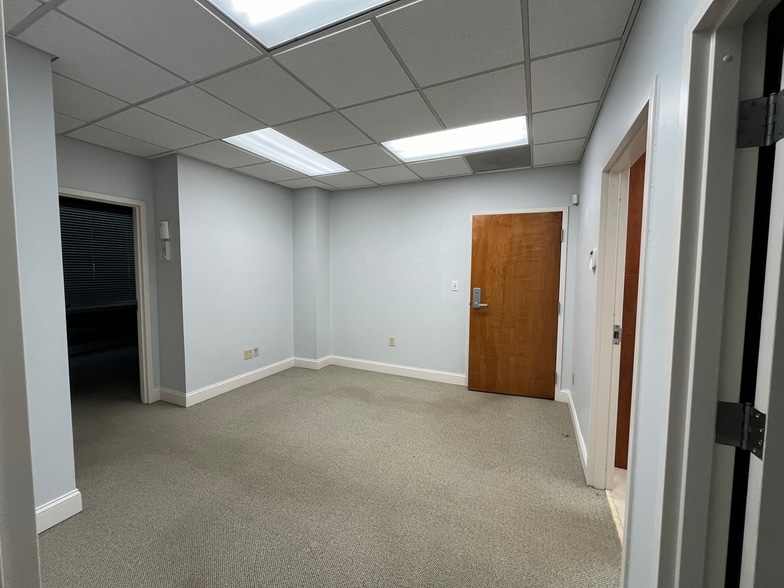 707 Peninsular Pl, Jacksonville, FL for lease - Interior Photo - Image 3 of 12