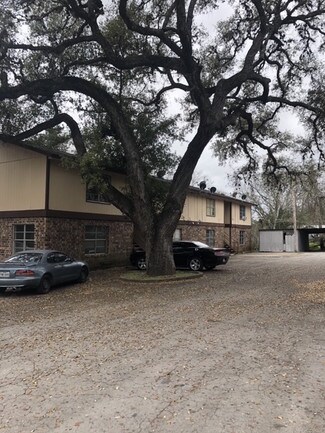 More details for 210 S Chilton Ave, Goliad, TX - Multifamily for Sale