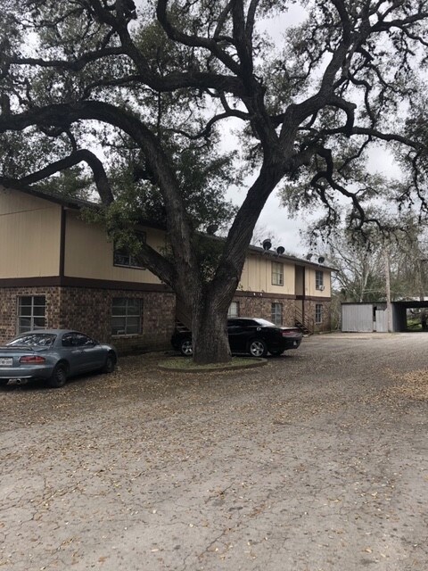 210 S Chilton Ave, Goliad, TX for sale Primary Photo- Image 1 of 5