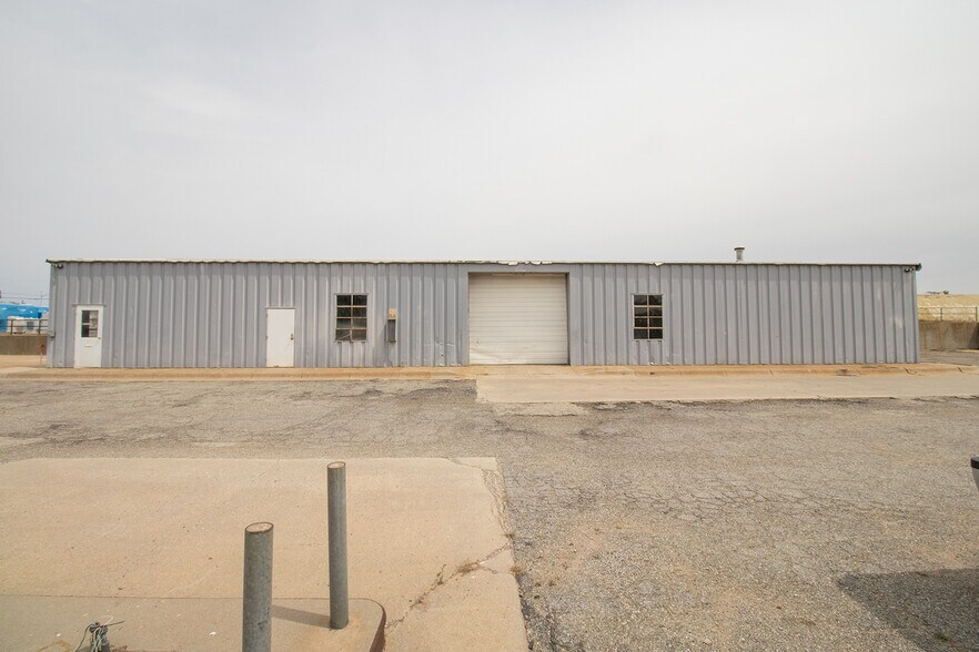 702 E C Ave, Kingman, KS for sale - Primary Photo - Image 1 of 1