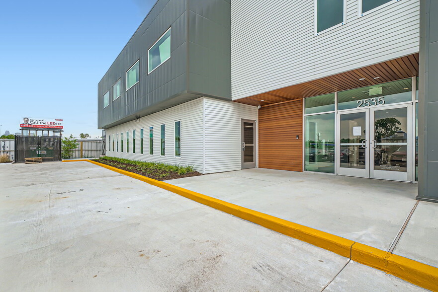 2535 North Fwy, Houston, TX for lease - Building Photo - Image 3 of 6