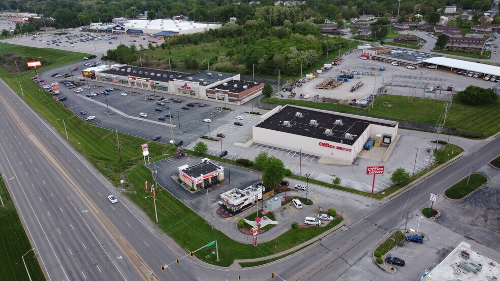 309-319 Homer M Adams Pky, Alton, IL for lease - Building Photo - Image 1 of 8