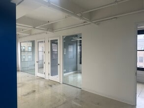 555 W 8th Ave, New York, NY for lease Interior Photo- Image 2 of 7