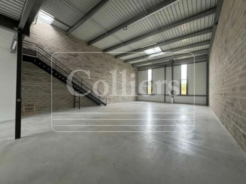 Flex in La Seyne-sur-Mer for lease - Interior Photo - Image 2 of 9