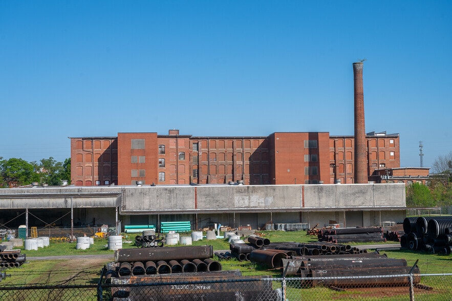 The Gainesville Mill portfolio of 3 properties for sale on LoopNet.com - Building Photo - Image 2 of 7