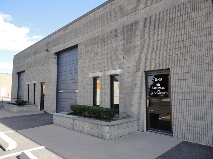 11 Old Windsor Rd, Bloomfield, CT 06002