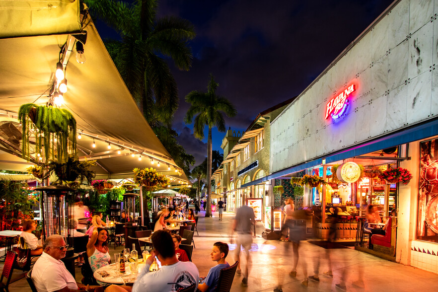 801-821 Lincoln Mall, Miami Beach, FL for lease - Building Photo - Image 2 of 5