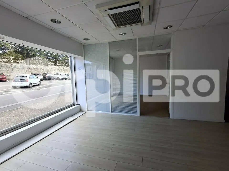 Retail in Guérande for lease Interior Photo- Image 1 of 7