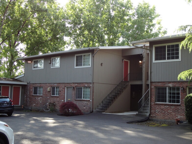 4540 SW Dogwood Ln, Portland, OR for sale - Building Photo - Image 1 of 10