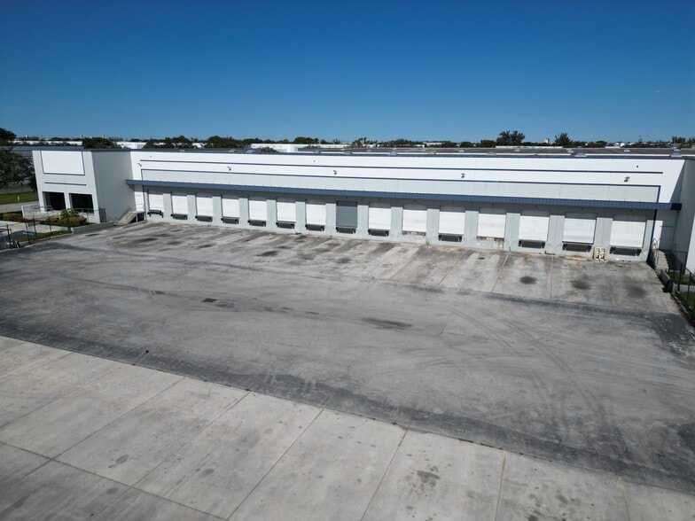 9851 Nw 106th St, Medley, FL for lease - Building Photo - Image 2 of 2