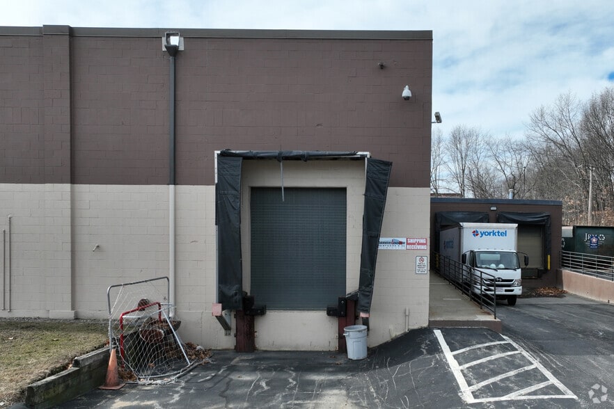 33 Upton Dr, Wilmington, MA for lease - Building Photo - Image 3 of 5