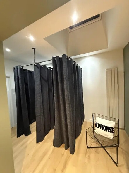 Flex in Amiens for lease - Interior Photo - Image 3 of 3