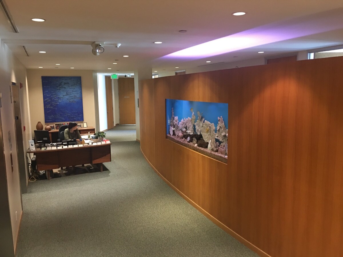 2530 Wilshire Blvd, Santa Monica, CA 90403 Full Service