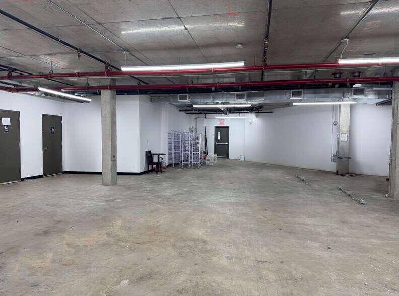 62-41 Forest Ave, Flushing, NY for lease - Building Photo - Image 3 of 7