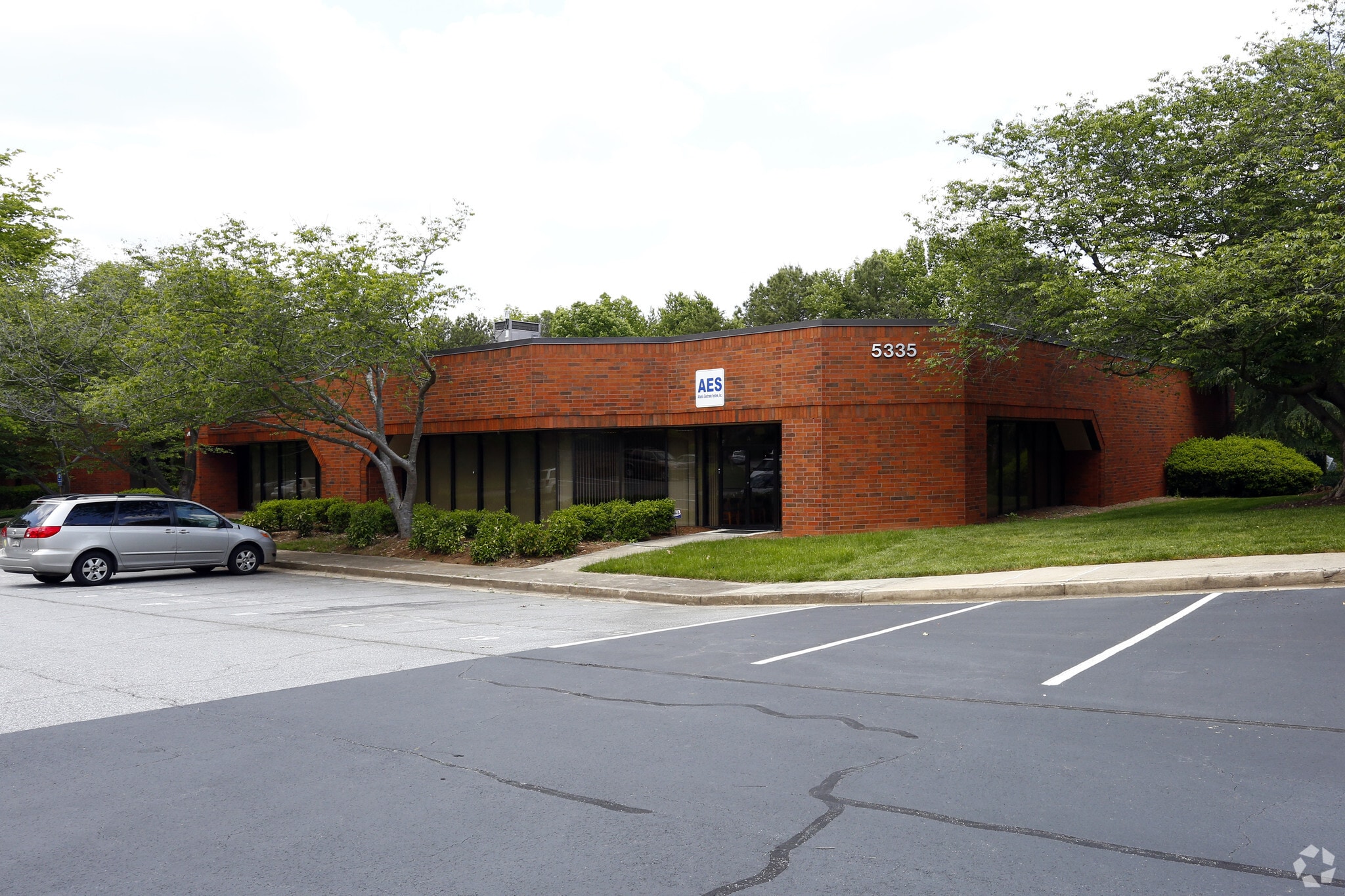 5335 Oakbrook Pky, Norcross, GA for lease Building Photo- Image 1 of 8