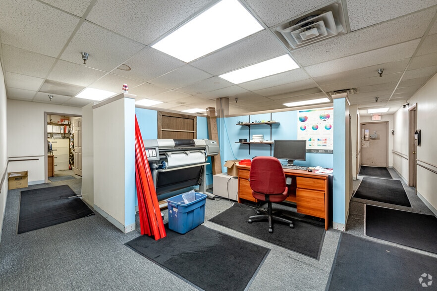 225 Hubbard Rd, Youngstown, OH for lease - Interior Photo - Image 3 of 27