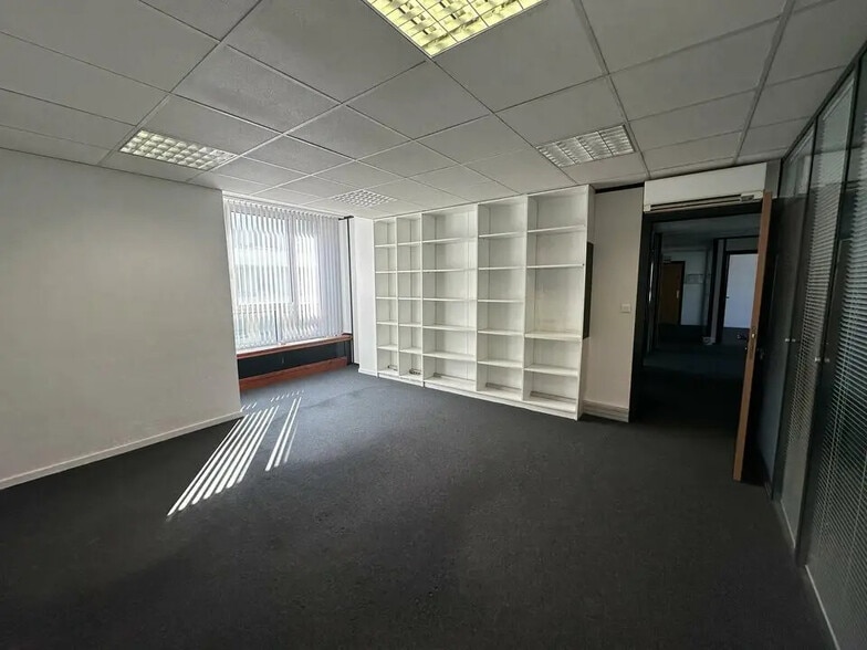 Office in Strasbourg for lease - Building Photo - Image 1 of 9