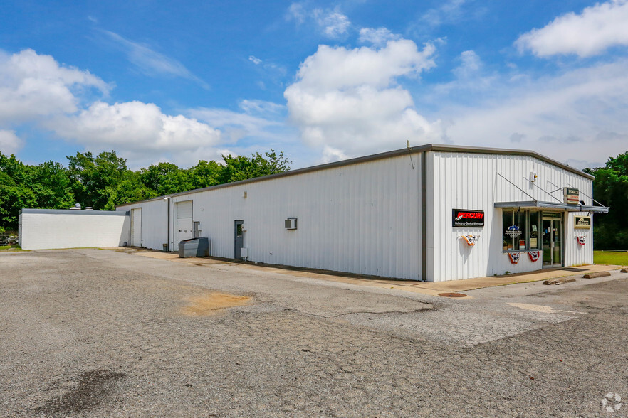 1902 N 11th St, Muskogee, OK for sale - Primary Photo - Image 1 of 4