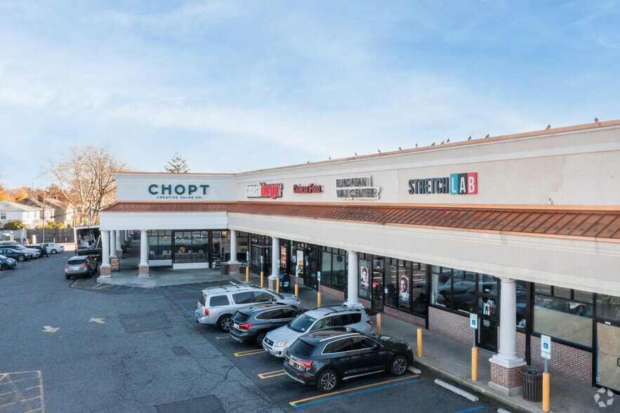 1600 Marcus Ave, New Hyde Park, NY for sale - Primary Photo - Image 1 of 1