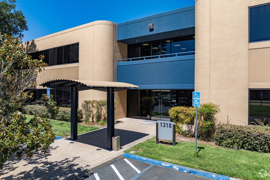 1318 Redwood Way, Petaluma, CA for lease - Building Photo - Image 2 of 3