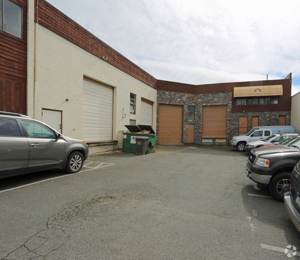 561 Hillside Ave, Victoria, BC V8T 1Y8