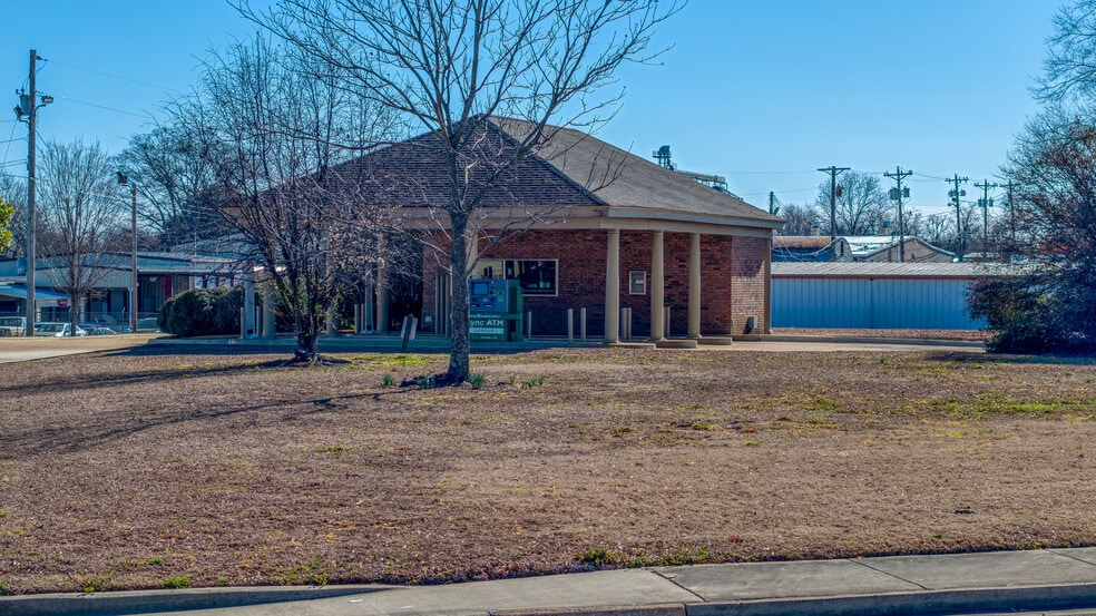 305 4th Ave SW, Red Bay, AL for sale - Primary Photo - Image 1 of 12
