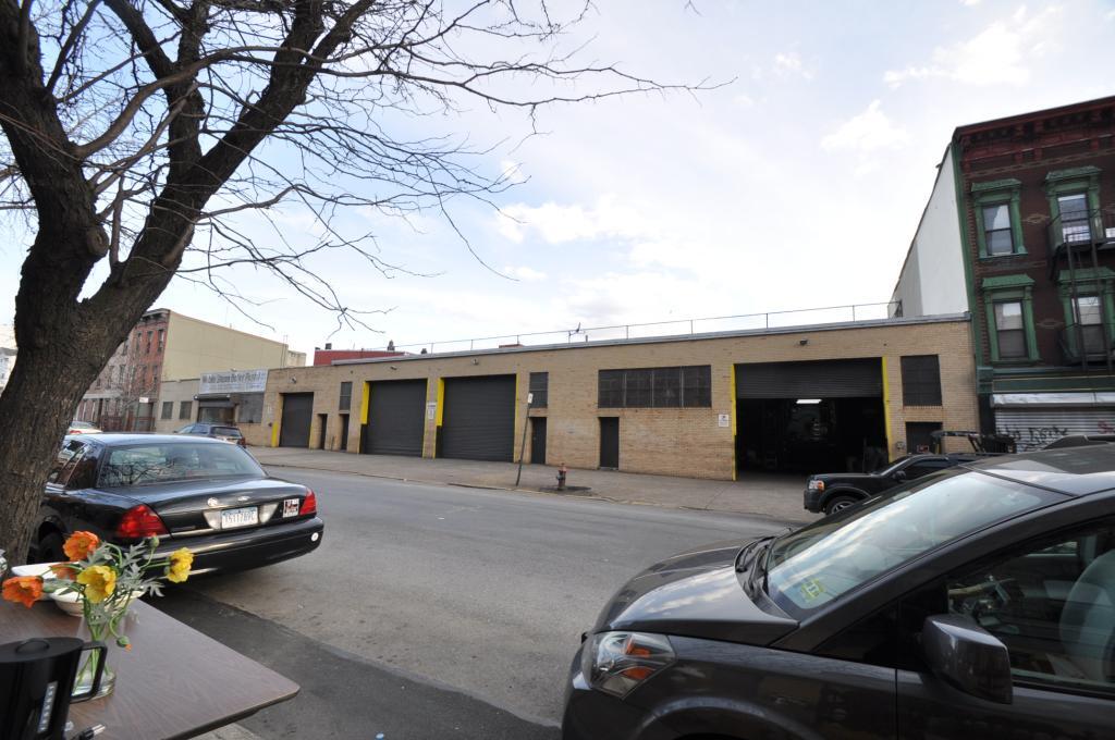 172 Montrose Ave, Brooklyn, NY for lease Building Photo- Image 1 of 2