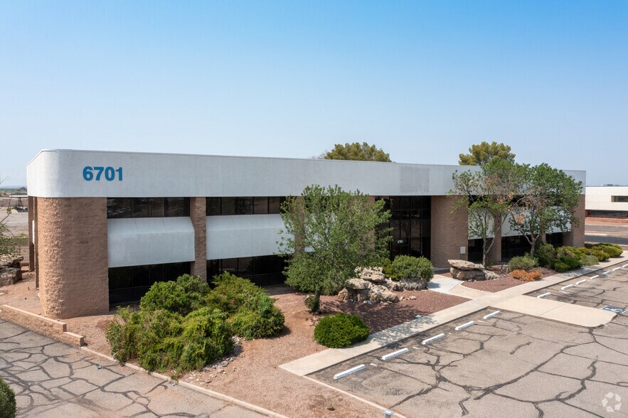 6701 S Midvale Park Rd, Tucson, AZ for lease - Primary Photo - Image 1 of 17