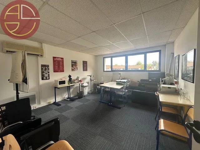 Location Bureaux 200 m² - Photo 1