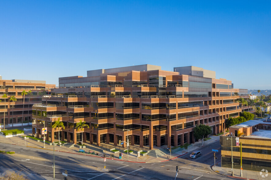 5750 Wilshire Blvd, Los Angeles, CA for lease - Building Photo - Image 1 of 6