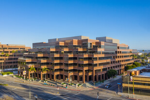 Wilshire Courtyard East - Convenience Store