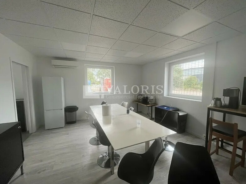 Flex in Miribel for sale - Interior Photo - Image 2 of 7