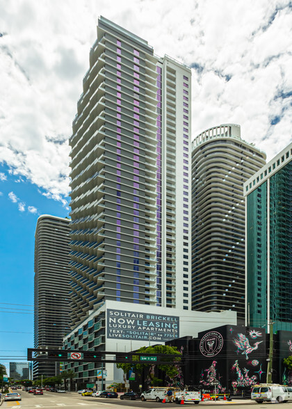 86 SW 8th St, Miami, FL for lease - Primary Photo - Image 3 of 67