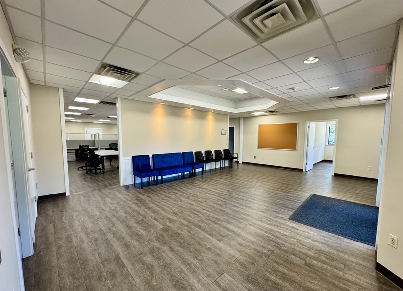 280 Moody St, Ludlow, MA for lease - Building Photo - Image 2 of 8